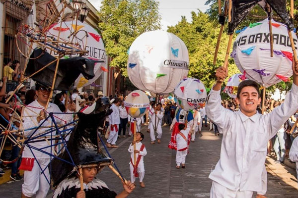 celebra guelaguetza en oaxaca